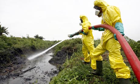 A Dutch team tackle the waste left in Abidjan