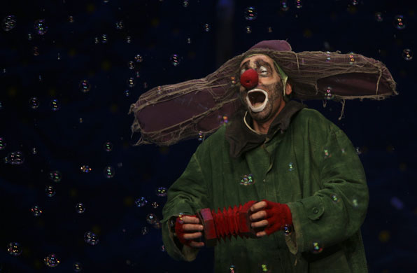 14 May 2009: Mexico City, Mexico: A clown performs during the Slava's Snowshow