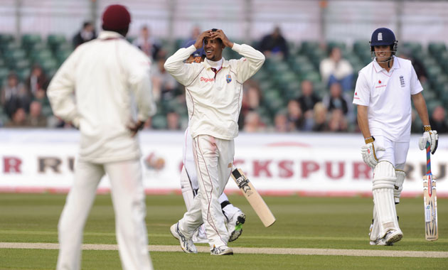 England v West Indies: Lendl Simmons shows his despair