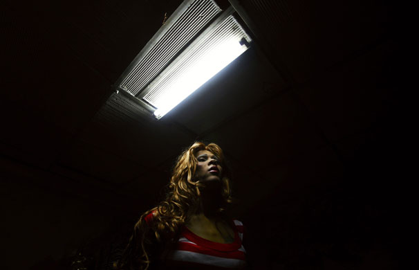 24 hours in pictures : A Cuban Transvestite in Havana