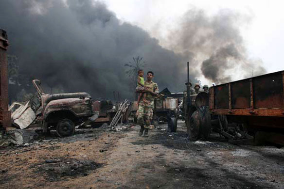 sri lanka : Tamil civilians are evacuated from the war zone in Sri Lanka 