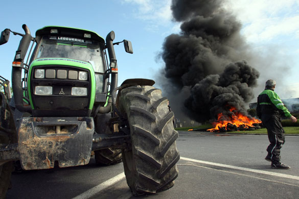 24 hours: French dairy farmers protest 