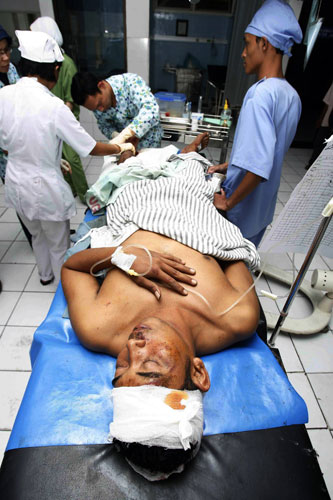 Indonesian plane crash: Paramedics treat injured passengers