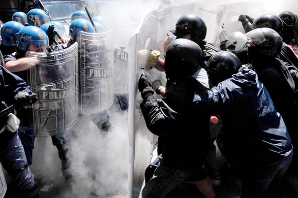 20 May 2009: Turin, Italy: Students and police clash