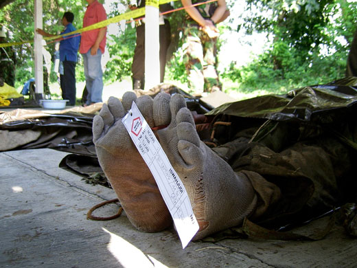 Plane crash in Indonesia: The body of a soldier recovered from the crash site