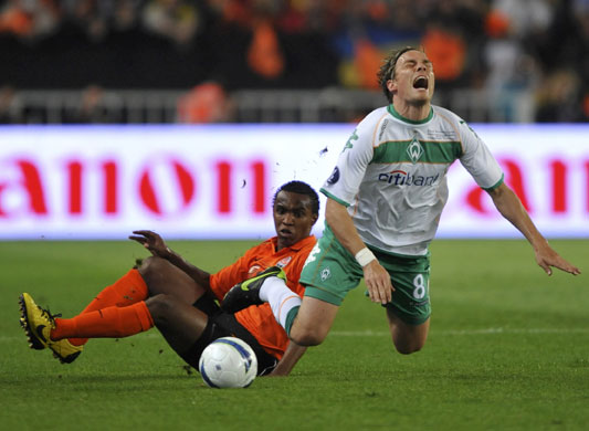 Uefa Cup final: Fritz of Werder Bremen is challenged