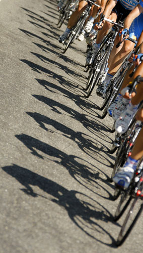 24sport: The pack of riders cycle during the eleventh stage of the Giro d'Italia 