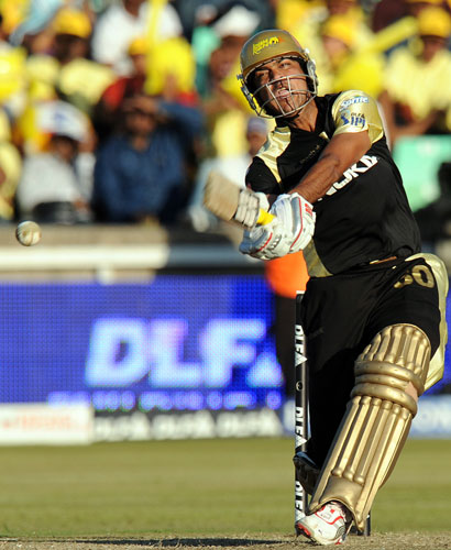 24sport: Laxmi Shukla of Kolkata Knight Riders slugs a lofted shot 