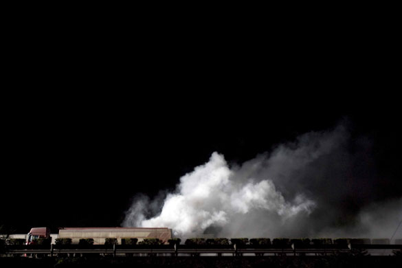 Chemical leak in China: The leaking truck vents gasses into the air