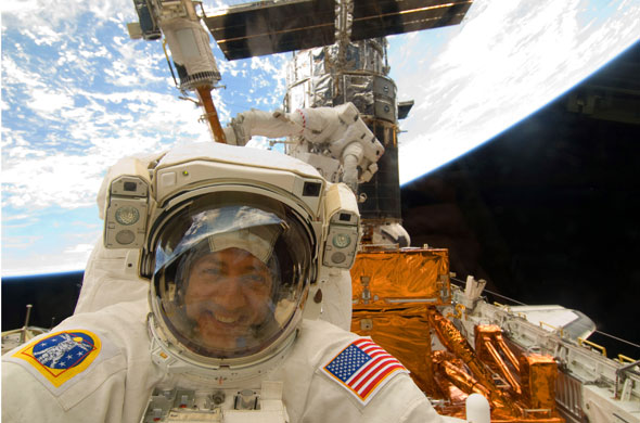 Week in Business: Shuttle Atlantis astronaut Mike Massimino, who uses Twitter