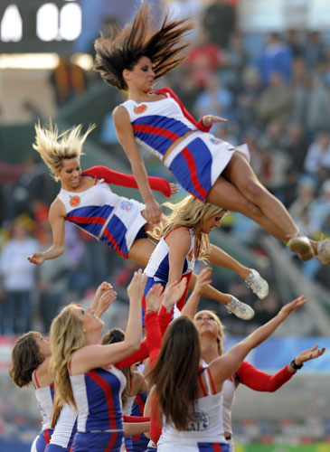24sport: Royal Bangalore Challenger cheerleaders 