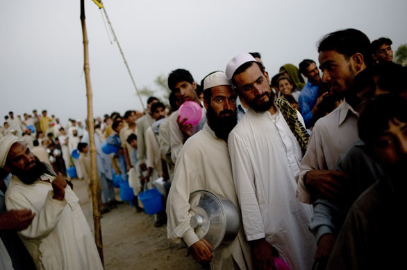 22 May 2009: Swabi, Pakistan: Displaced civilians in Chota Lahore camp