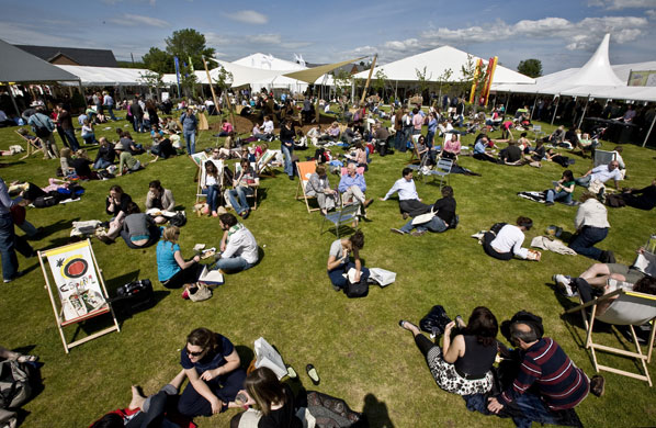 Hay Festival 2009: People read and relax in the sun at The Guardian Hay Festival 2009 
