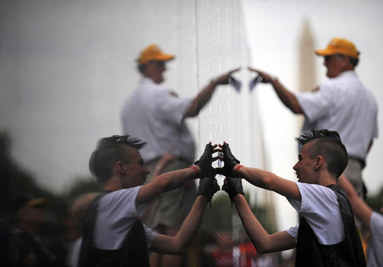 24 hours: The National Vietnam Veterans Memorial Wall  in Washington 