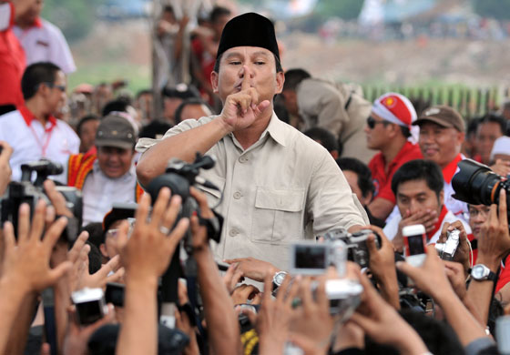 24 hours: Prabowo Subianto and Megawati Sukarnoputri at a rally in Indonesia