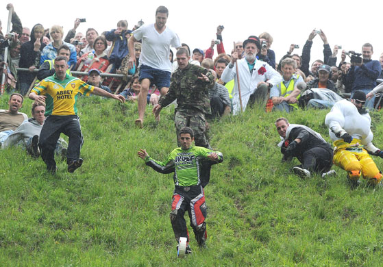 Cheese rolling race : Annual cheese rolling race