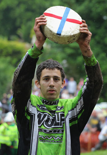 Cheese rolling race : Annual Bank Holiday Cheese Rolling Competition