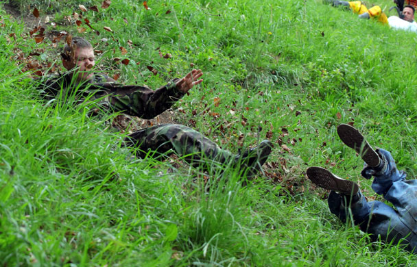 Cheese rolling race : Annual Bank Holiday Cheese Rolling Competition