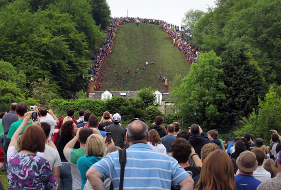 Cheese rolling race : Annual Bank Holiday Cheese Rolling Competition