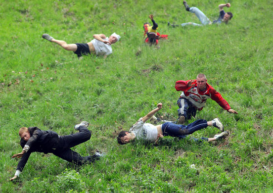 Cheese rolling race : Annual Bank Holiday Cheese Rolling Competition