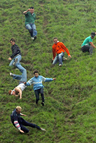 Cheese rolling race : Annual Bank Holiday Cheese Rolling Competition