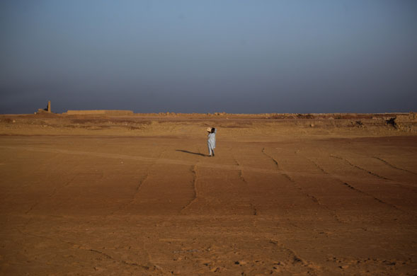 24 hours in pictures: Jalozai refugee camp in Pakistan