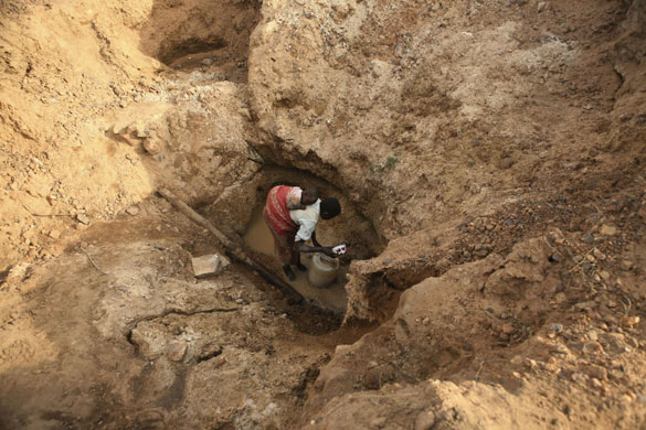 24 hours in pictures: water shortage in Zimbabwe 