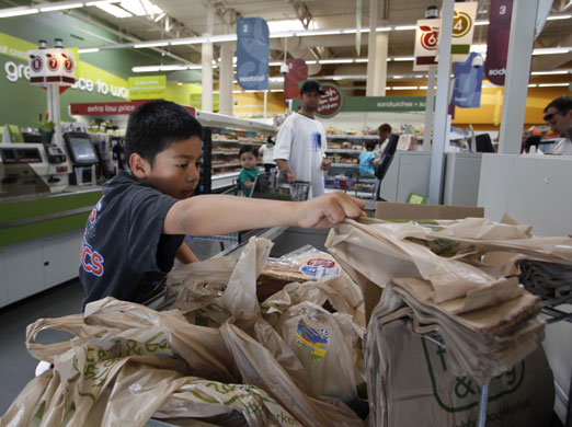 Week in business: Tesco's Fresh & Easy Neighborhood Market food store in California
