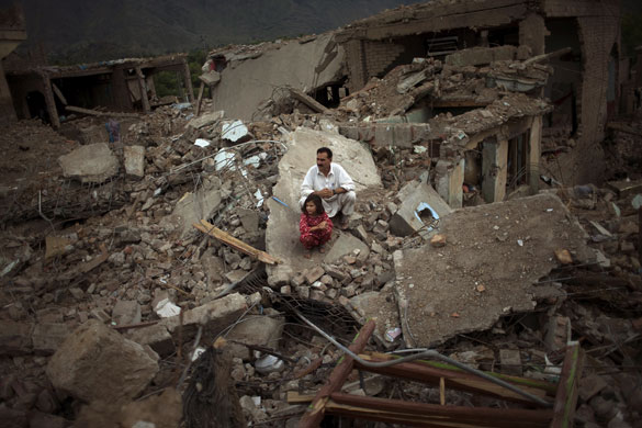 28 May 2009: Sultanwas, Pakistan: Sarmil Khan and his daughter Faryal
