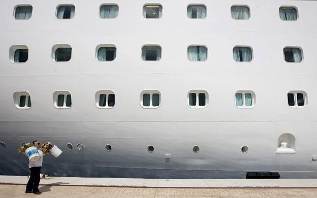 28 May 2009: Cozumel, Mexico: A vendor offers flowers for sale outside a cruise ship