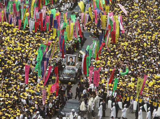 President Roh Moo-hyun: A huge portrait of Roh Moo-hyu leads the funeral hearse