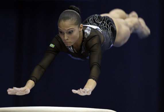 24sport: Franco of Brazil competes on the vault