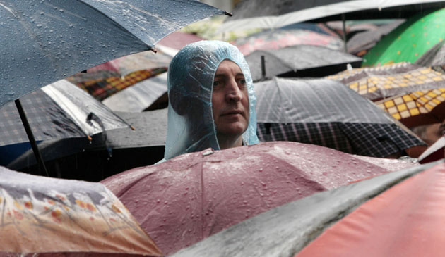 29 May 2009: Tbilisi, Georgia: Opposition supporters hold a rally outside City Hall