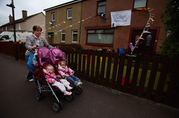 29 May 2009: Blackburn, UK: Locals show their support for Susan Boyle