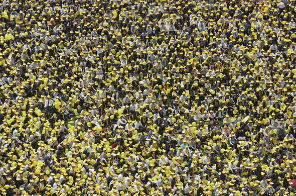 29 May 2009: Seoul, South Korea: A huge crowd gathers during the funeral of Roh Moo-Hyun
