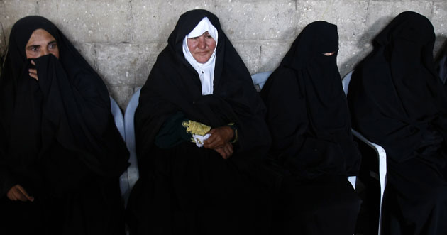 3 May 2009: Gaza Strip: Relatives of Hamdan al-Astal attend his funeral procession