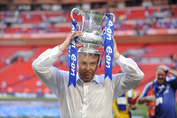 FA Cup final: Guus Hiddink wears the FA Cup on his head