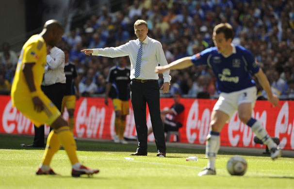 FA Cup final: David Moyes directs play from the touchline