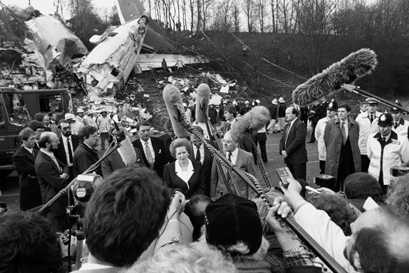 Margaret Thatcher: 1989: Margaret Thatcher speaks to the press after the Kegworth air crash