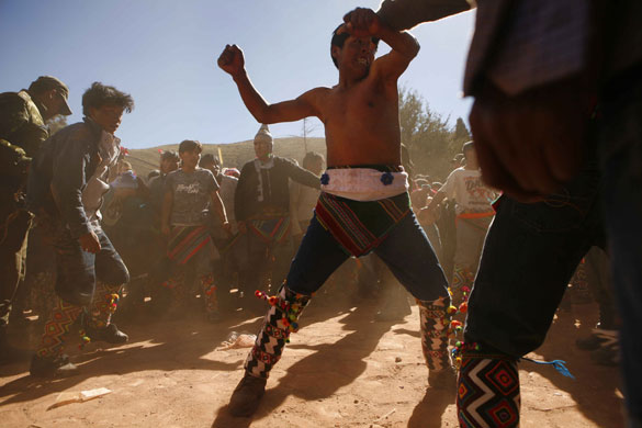 Thinku festival: People from rival communities fist fight