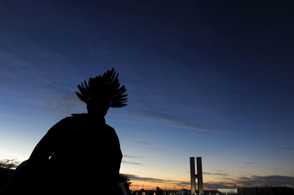 24 hours in pictures : brazilian indigenous gather in la esplanada brasilia