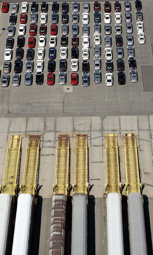 General motors: General Motors (GM) Pontiac G-6 cars lined up