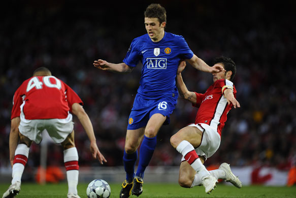 Arsenal v Man Utd: Fábregas tackles Carrick