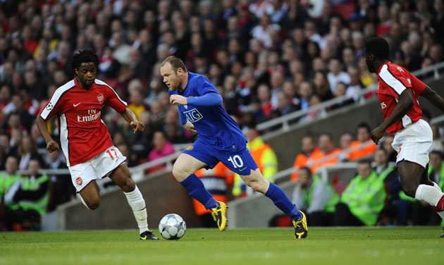 Arsenal v Man United: Wayne Rooney cuts in from the flank