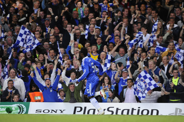 Chelsea v Barca: Essien and fans celebration