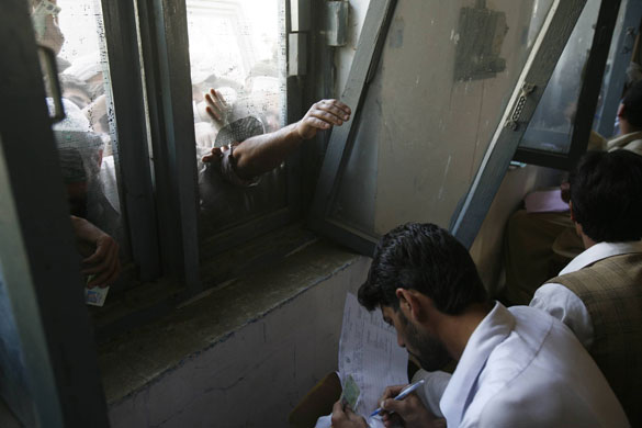 Pakistan refugees: Refugees from Taliban fighting in Mardan