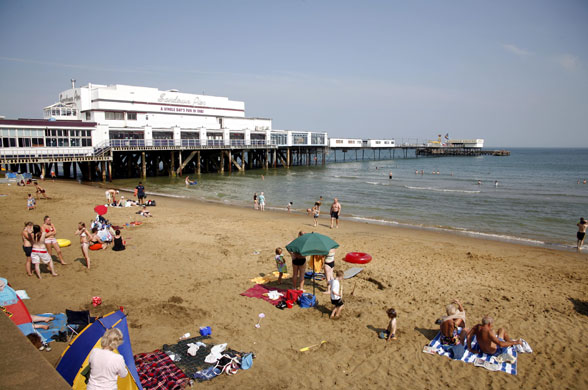 Blue Flag Beaches: Sandown beach and pier, Isle of Wight