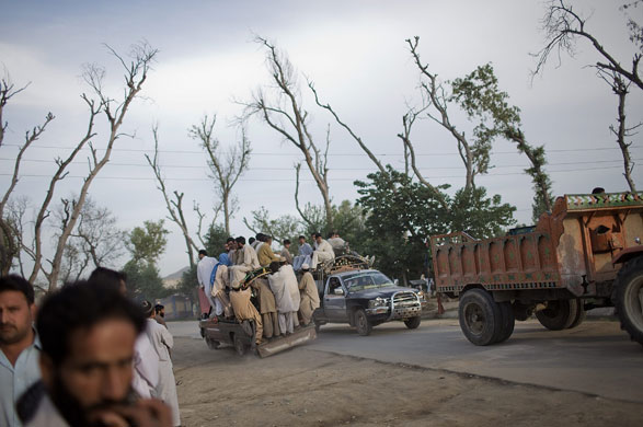 Pakistan refugees: Refugees Flee Fighting in Buner