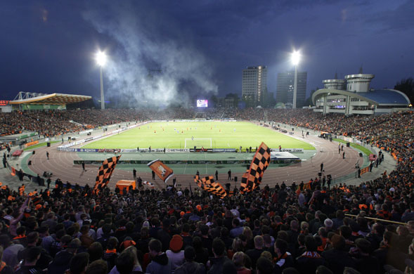24sport: General view of Shakhtar Donetsk v Dynamo Kiev in the UEFA Cup Semi-Final