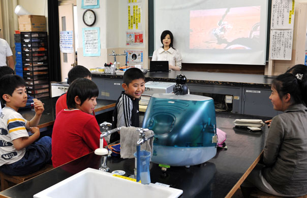 First robot teacher: World's first robot teacher, Tokyo Japan